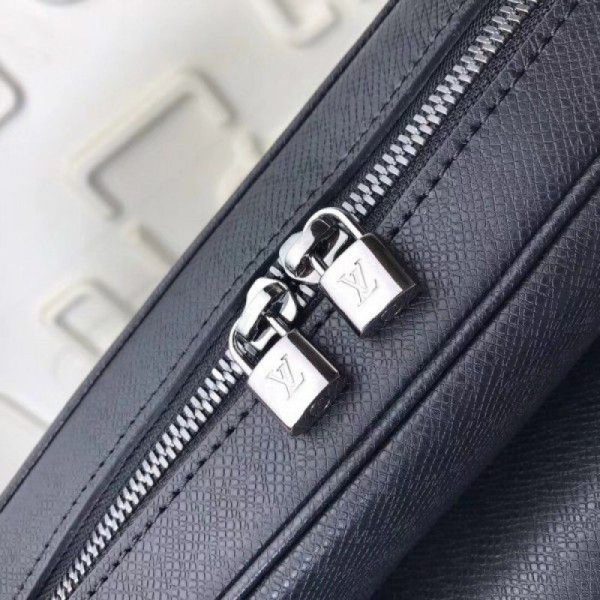 Messenger PM Bag Taiga Leather M31003 - Image 2