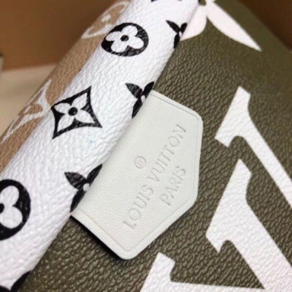 Bumbag Giant Monogram Canvas M44611 - Image 5