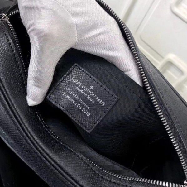 Messenger PM Bag Taiga Leather M31003 - Image 7