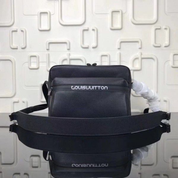 Messenger PM Bag Taiga Leather M31003 - Image 6