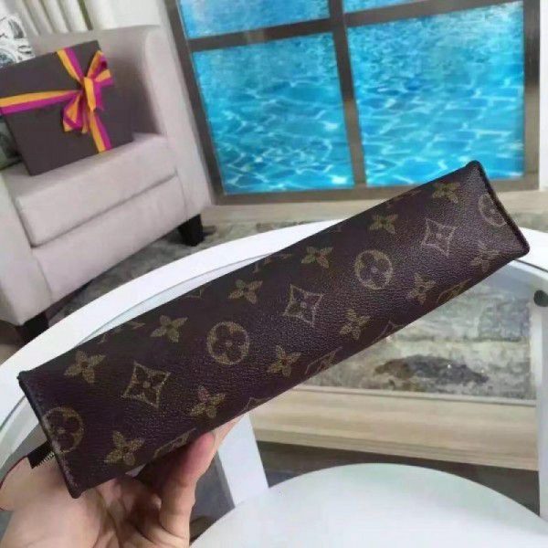 Toiletry Pouch 26 Monogram Canvas M47542 - Image 8