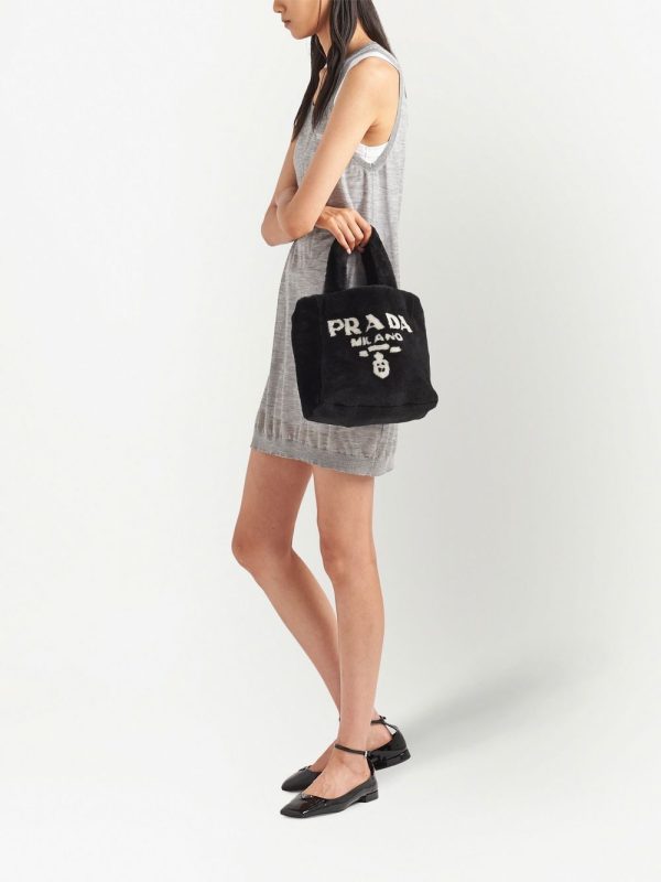 Prada logo-print shearling tote bag - Image 2