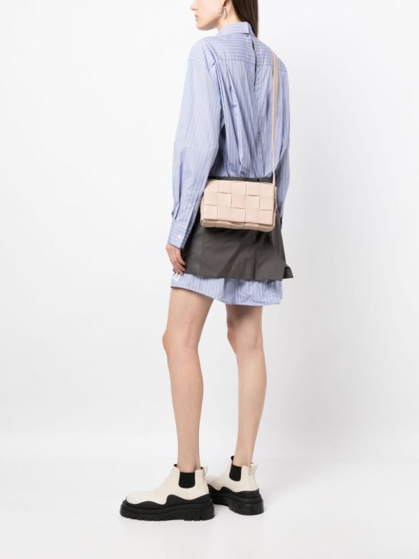 Bottega Veneta   Maxi Intrecciato Cassete crossbody bag - Image 2