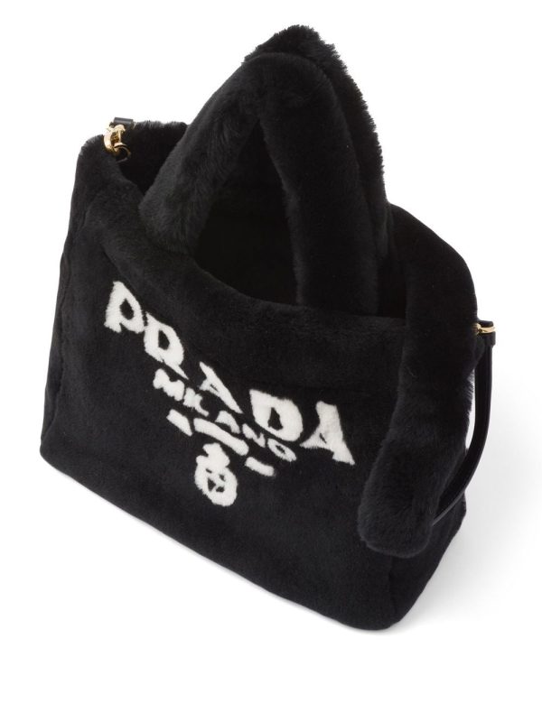 Prada logo-print shearling tote bag - Image 4