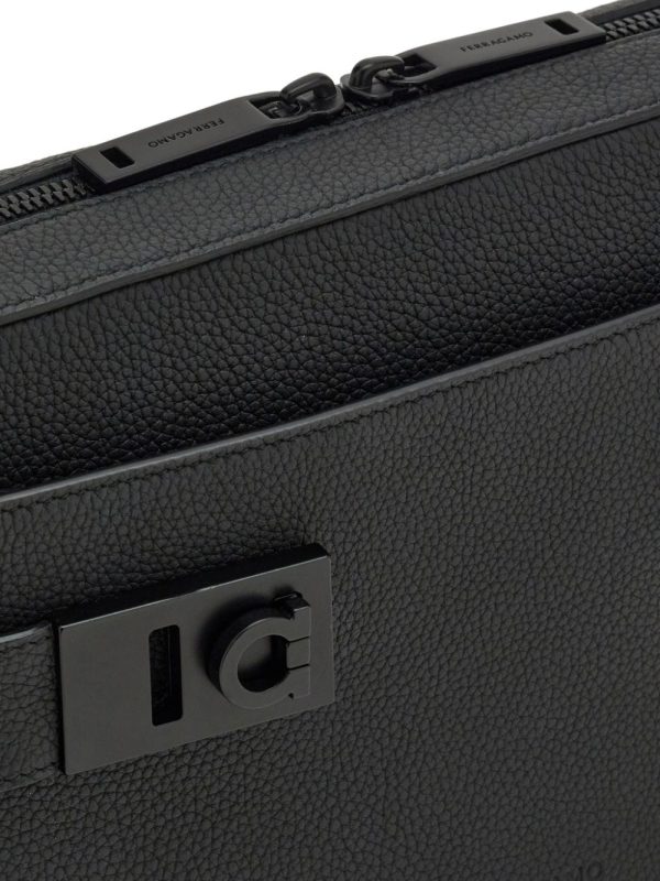Ferragamo Gancini buckle embellished leather shoulder bag - Image 5