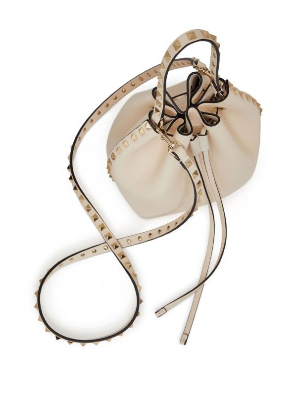 Valentino Garavani Rockstud embellished bucket bag - Image 5