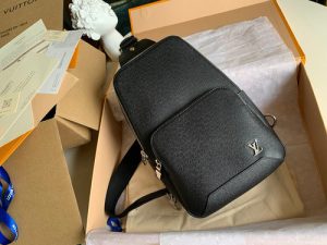 LOUIS VUITTON AVENUE SLING BAG M30443